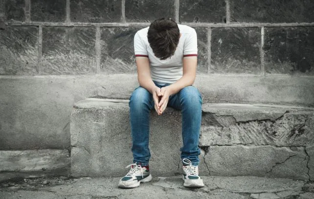 استرس و اضطراب در نوجوانان | درمان فوری اضطراب در نوجوانان 15 علت استرس در نوجوانان
