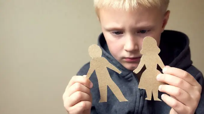 شرایط گرفتن حضانت فرزند توسط مادر 17 شرایط گرفتن حضانت فرزند توسط مادر