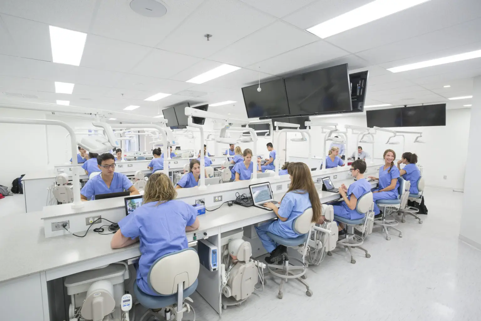 آخرین رتبه قبولی دندانپزشکی دانشگاه آزاد