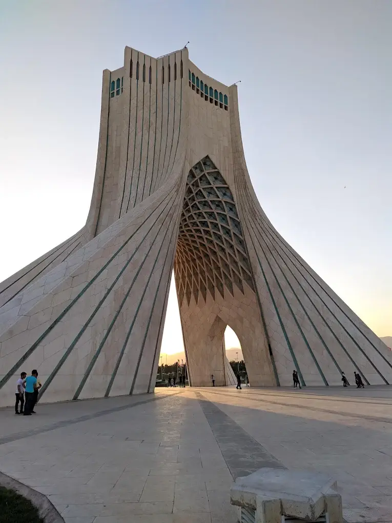 ایستگاه مترو نزدیک دانشگاه الزهرا