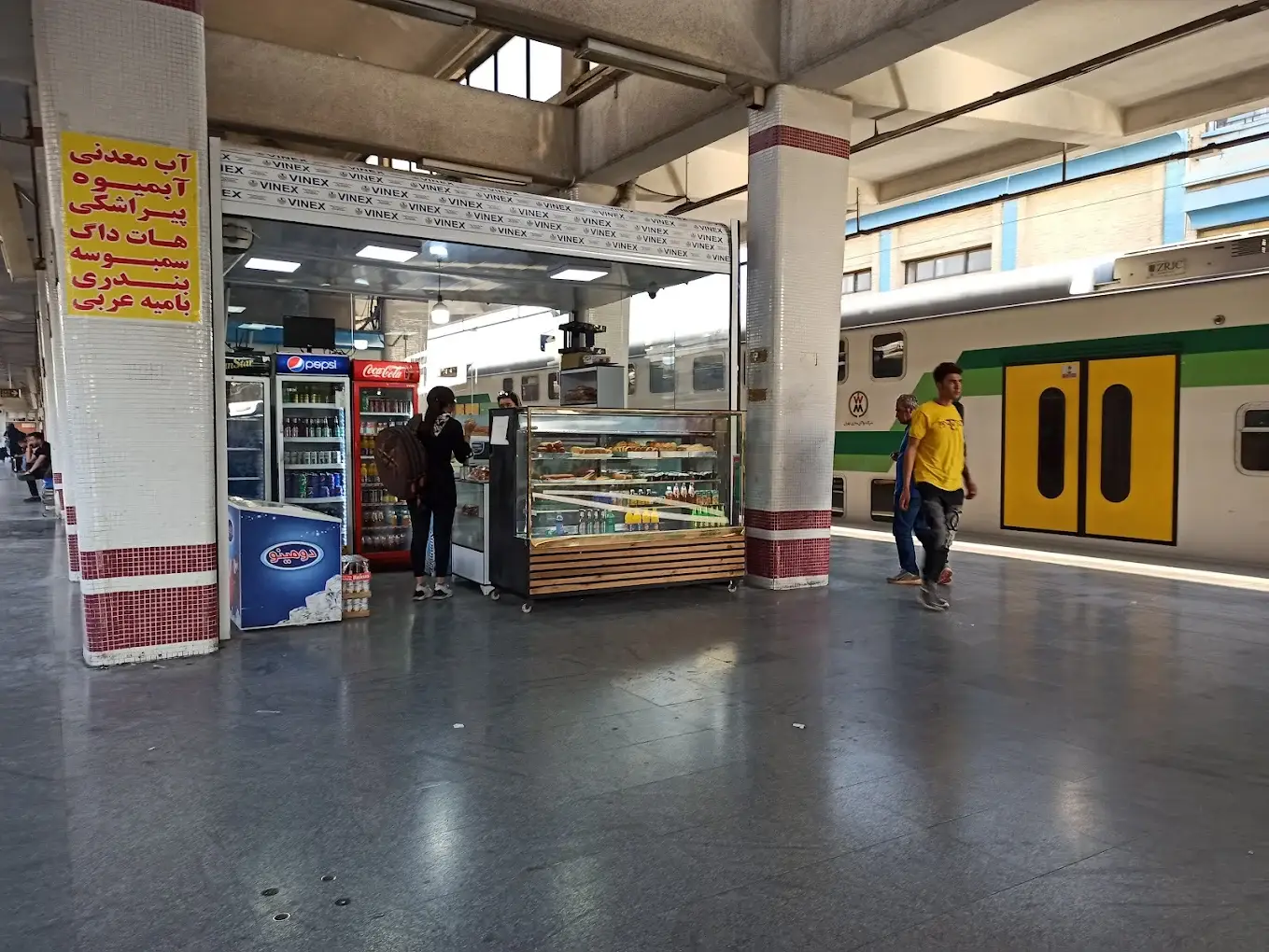 ایستگاه مترو نزدیک دانشگاه آزاد تهران مرکز