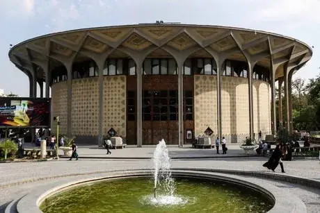 ایستگاه مترو نزدیک دانشکده فنی دانشگاه تهران