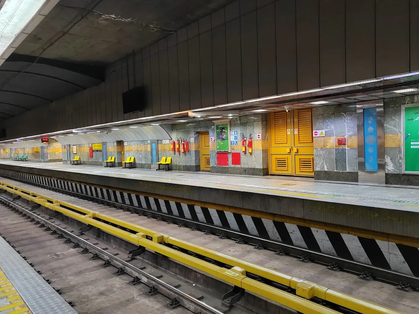 ایستگاه مترو دانشگاه تهران (پردیس مرکزی) 12 ایستگاه مترو دانشگاه تهران (پردیس مرکزی)