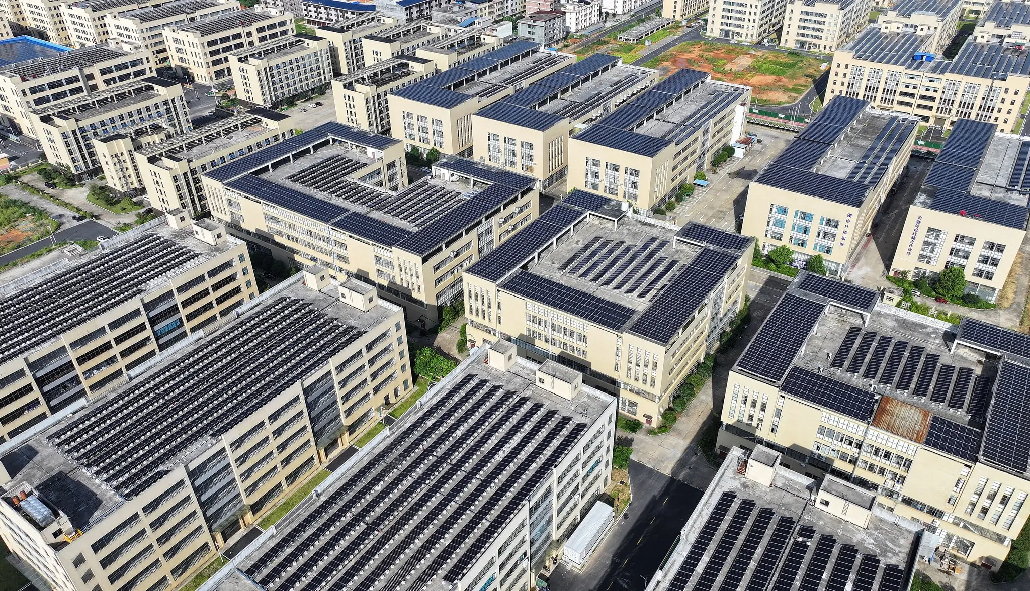 آغاز ثبت‌ نام نیروگاه های خورشیدی پشت بامی در سامانه مهرسان